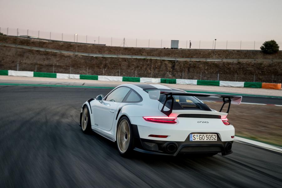  Porsche 911 GT2 RS (991) 2017 года  (WW) (фото 5 из 93)